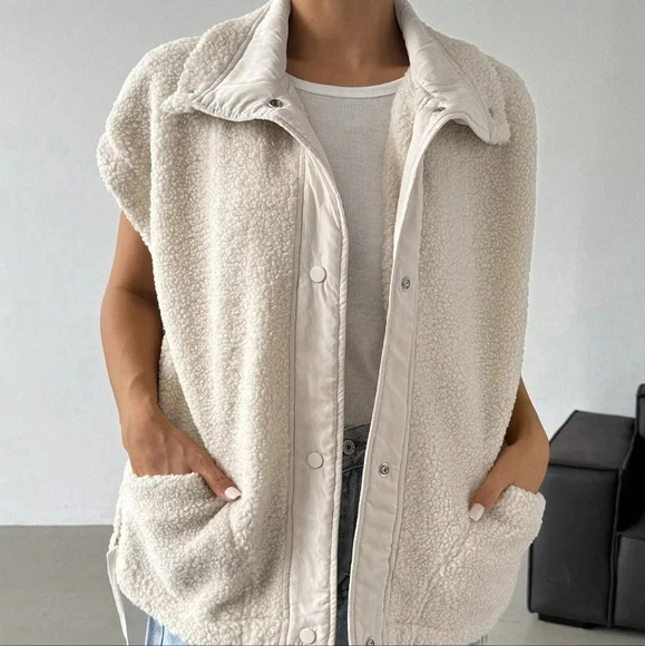 Sleeveless Shearling Regular Jacket - Picture 1 of 5